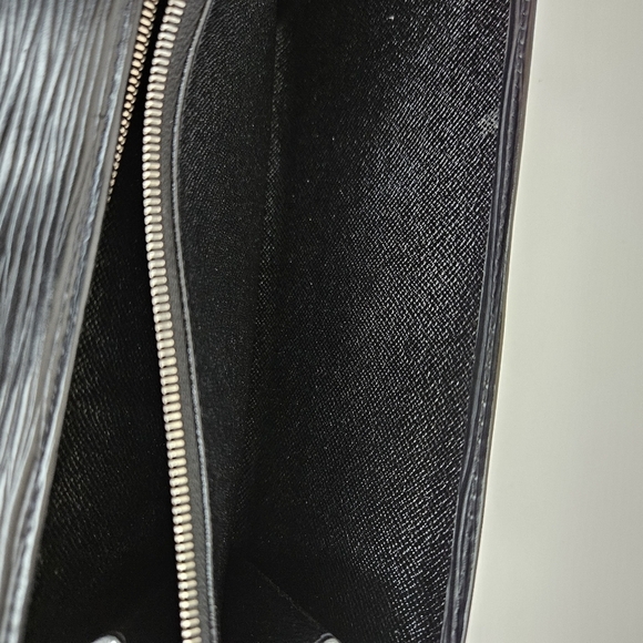 LOUIS VUITTON Epi Portefeuille Sarah Long Black Wallet - Picture 12 of 15
